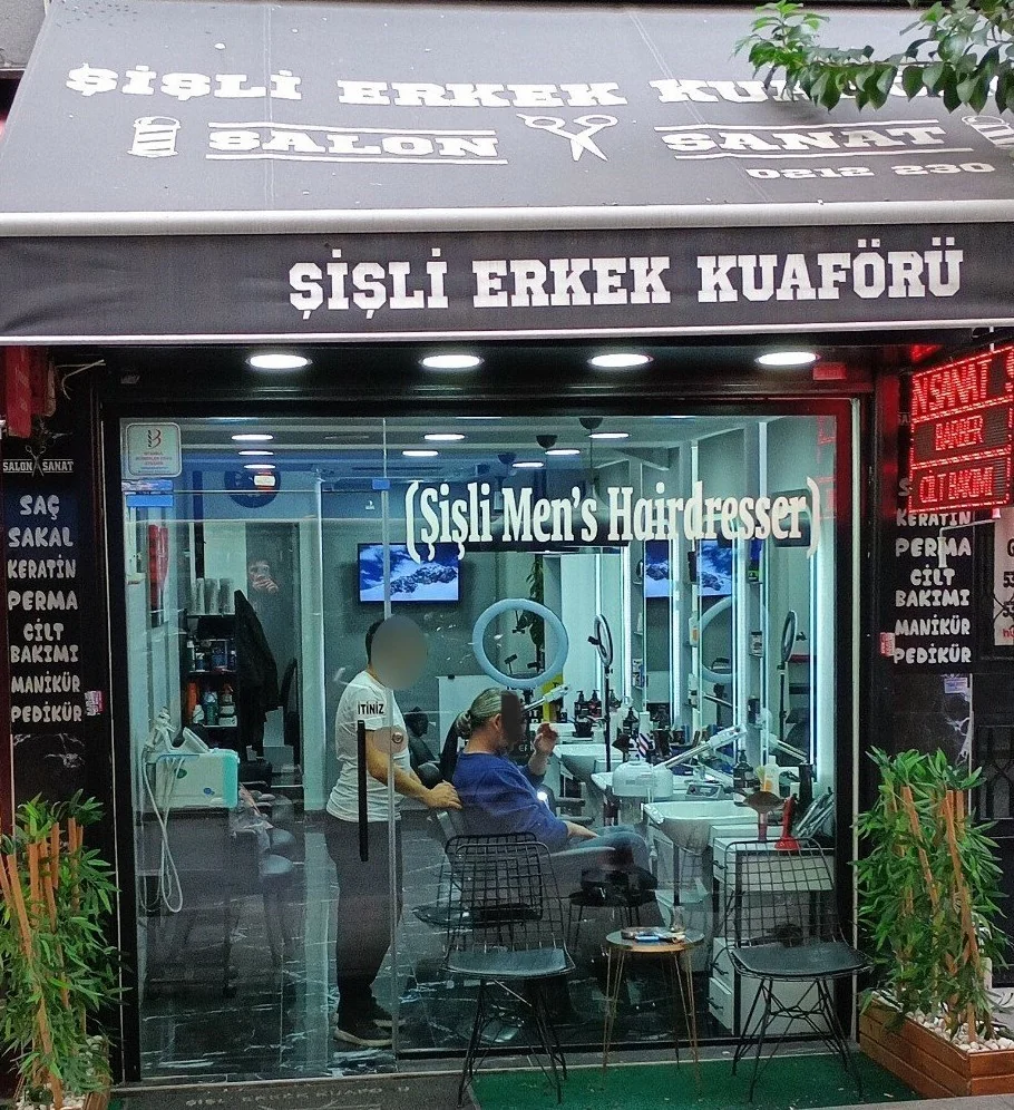 Salon Sanat Şişli erkek kuaförü salon girişi ve çalışma alanı